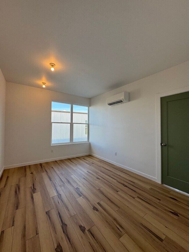 Building Photo - Spacious 4-Bedroom, 3-Bath Home with Stunning Views