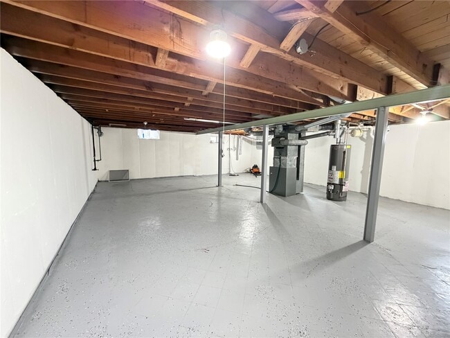 Building Photo - 854 Loekes Dr