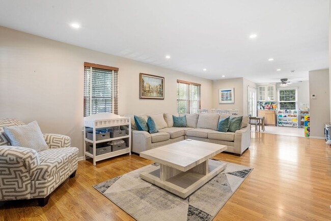 Building Photo - 3 Bd / 2.5 Bth Council Rock Townhome