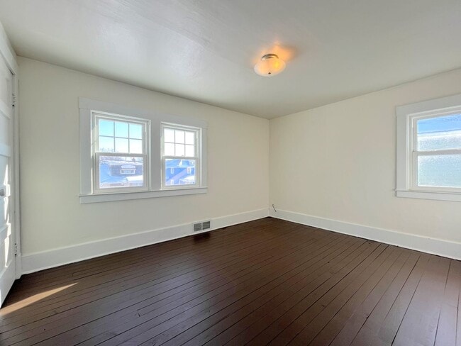 Building Photo - Sunny, Energy-Efficient Home in a Quiet, Close-to-Everything Neighborhood