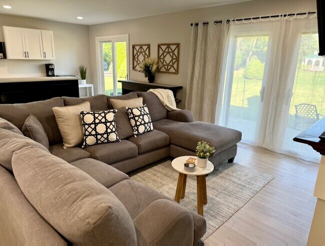 Building Photo - 61 Southgate Course