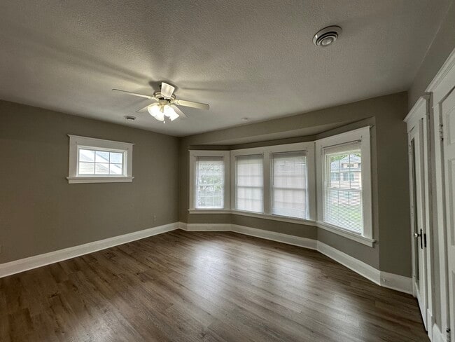 Building Photo - Two bedroom upper duplex