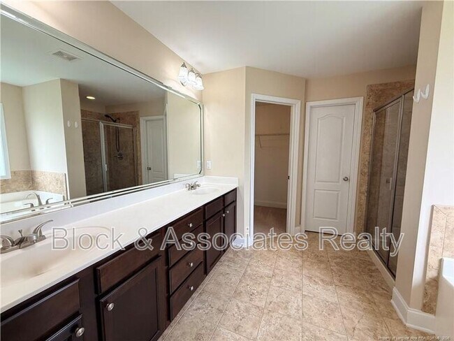 Building Photo - 1705 Bluffside Dr
