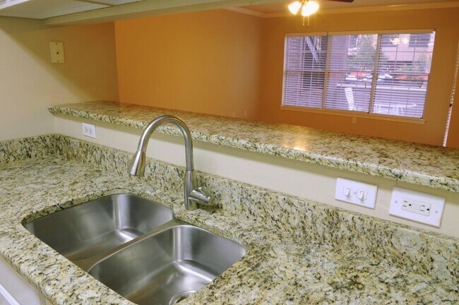 Building Photo - 501 W 26th St