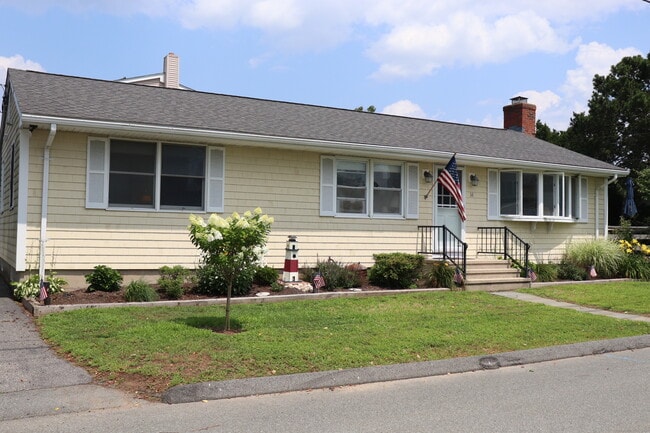 Building Photo - 14 Leeway Dr