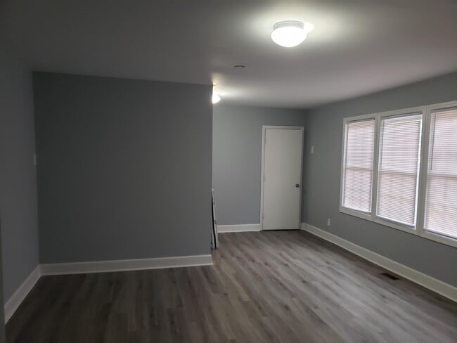 Building Photo - 810 Anarine Rd