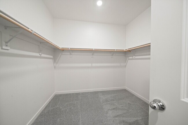 Building Photo - Spacious Brand New 4/2 in Shastina Ranch!
