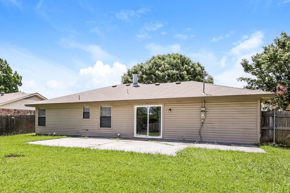 Building Photo - 611 Stell Ave