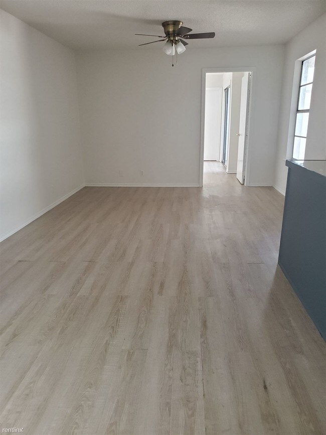 Building Photo - 2 br, 2 bath  - Royal Palms Apartments # 16