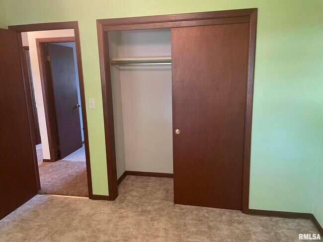 Building Photo - 4625 Candlelight Dr