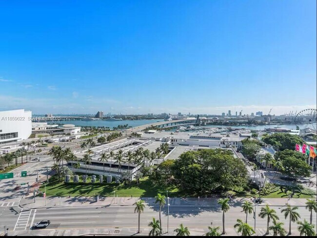 Building Photo - 398 NE 5th St