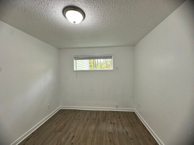 Building Photo - ZAGY Gig Harbor 10 (6311/13)