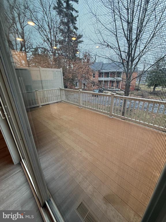 Building Photo - 253 Armenian Oak Dr