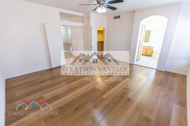 Building Photo - 960 E Constitution Dr