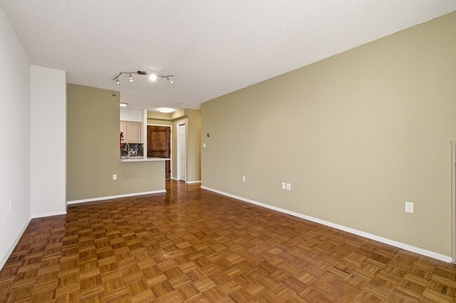 Building Photo - 4801 Fairmont Ave