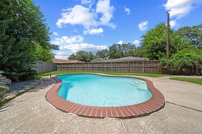 Building Photo - 5826 Spruce Forest Dr