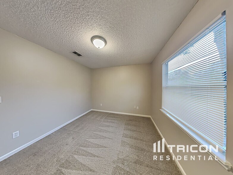 Building Photo - 7544 Teaticket Ct