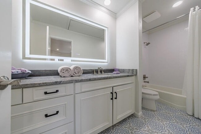 Building Photo - 459 Atlanta Country Club Dr