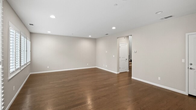 Building Photo - Beautiful 4 bedroom home in Dixon