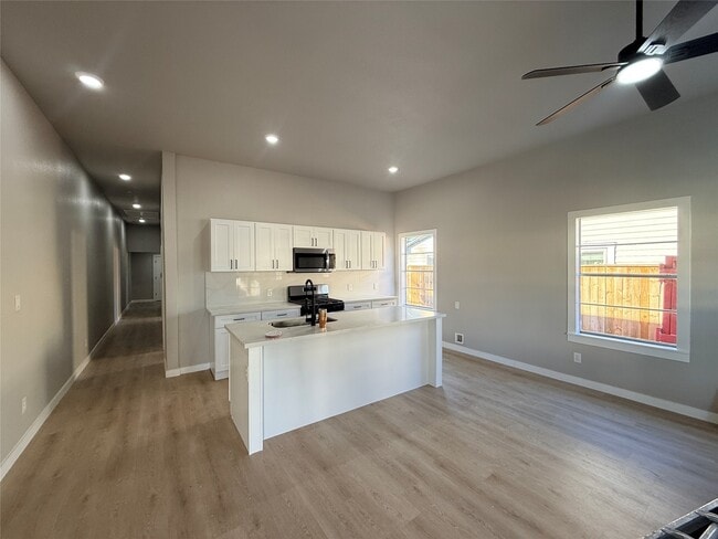 Building Photo - 2209 Gano St