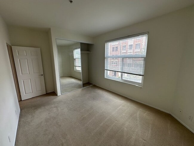 Building Photo - 620 S Gramercy Pl