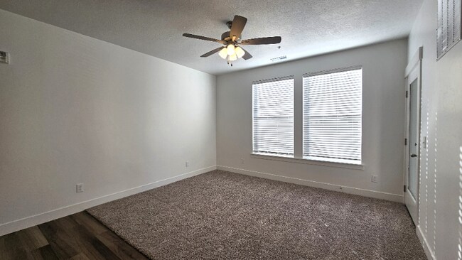 Building Photo - 13687 S Hanley Ln