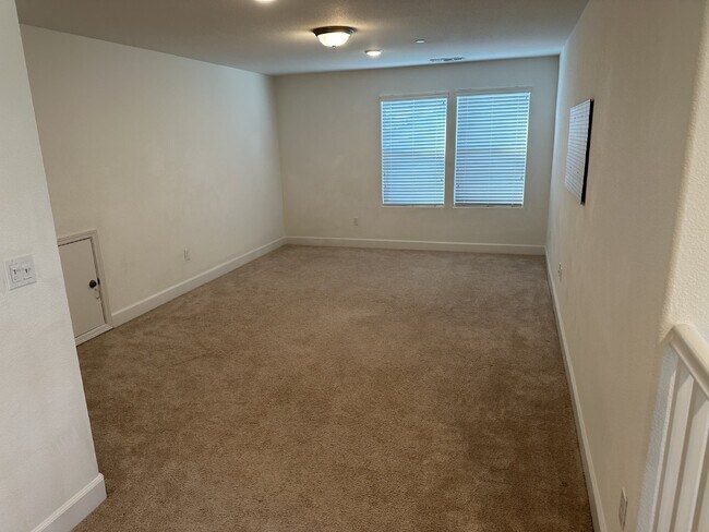 Building Photo - Beautiful 4 Bed, 3 Bath Home in Perfect Tracy Location