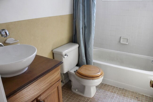 Building Photo - 1117 Ellingwood Dr