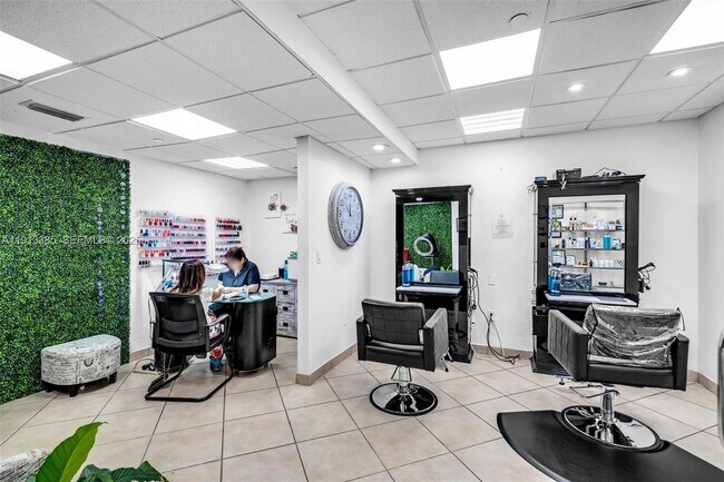 Building Photo - 16485 Collins Ave