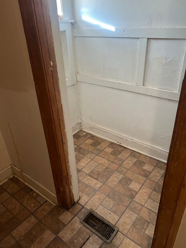 Building Photo - 8010 S Evans Ave