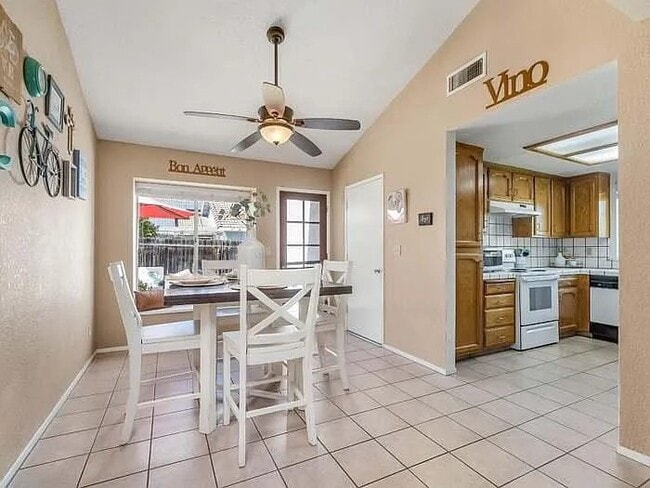 Building Photo - 178 N Magnolia Ave