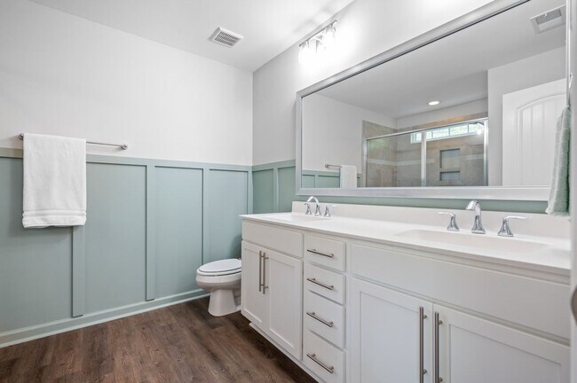 Building Photo - Furnished rental/Short Term Available