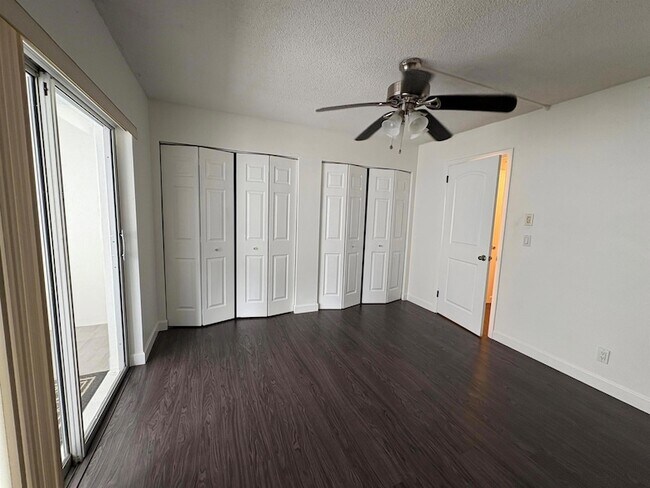 Building Photo - 26 Kingswood E