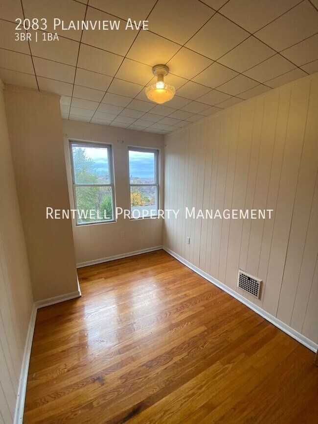 Building Photo - 2083 Plainview Ave