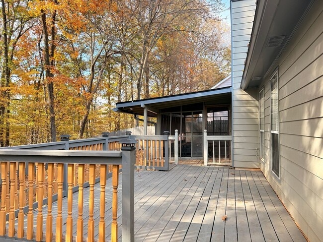 Building Photo - 1360 Avalon Dr