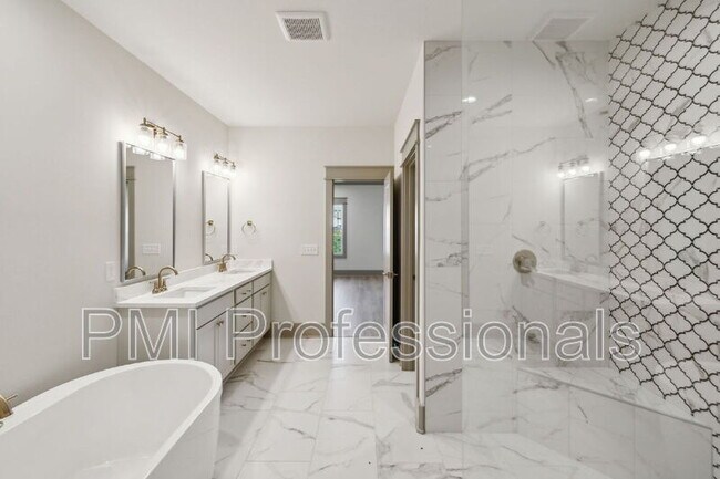 Building Photo - 3407 John Richards Dr