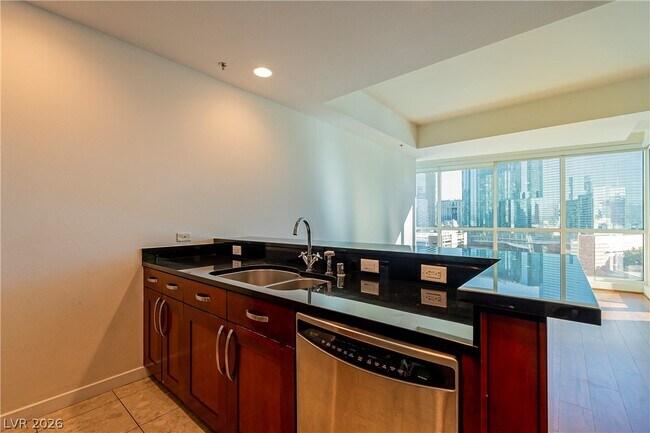 Building Photo - 4525 Dean Martin Dr