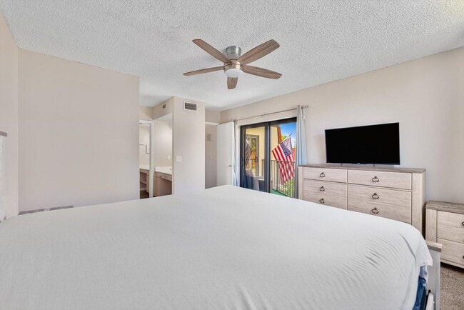 Building Photo - 3750 Victoria Dr