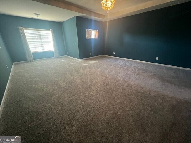 Building Photo - 165 Craines View