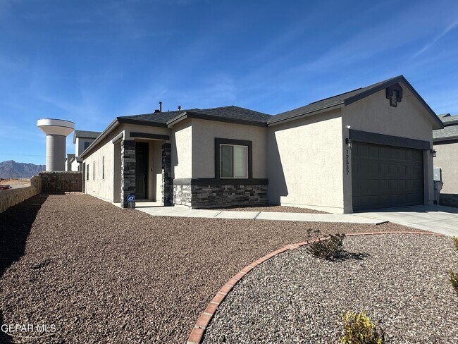 Building Photo - 12637 Viendo Norte Dr