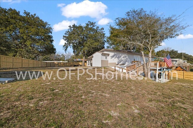 Building Photo - 13885 FL-20