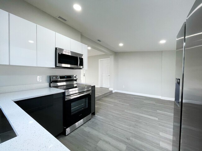 Building Photo - 2860 35th St S