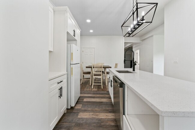Building Photo - 721 Boggs Ave