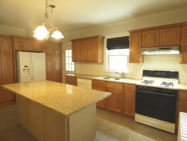 Kitchen - 70 Prospect St