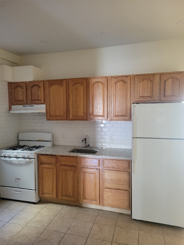 Building Photo - 22-37-2235 35th St