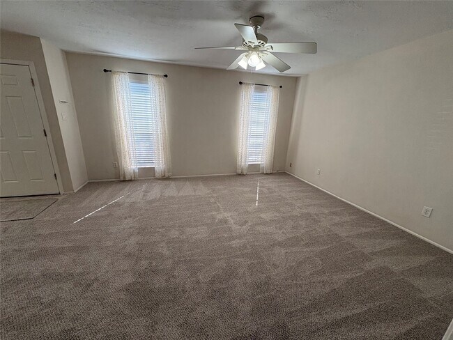 Building Photo - 1007 Stoneleigh Ct