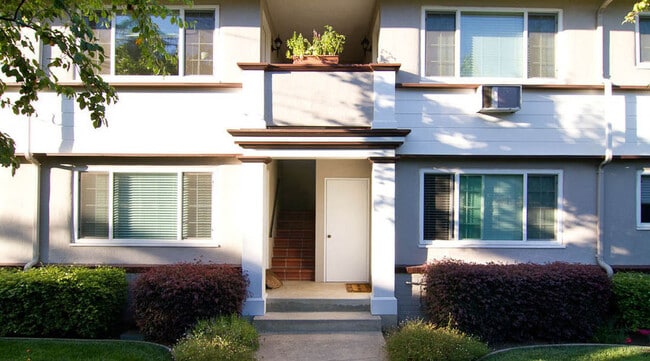 Building Photo - 171 Alma St