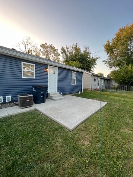 Back with yard - 1157 S Prairie St