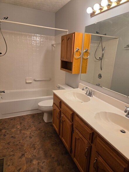 Building Photo - 2222 Gosforth Ln