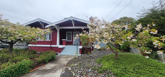 Building Photo - Single Family Fully Furnished Home